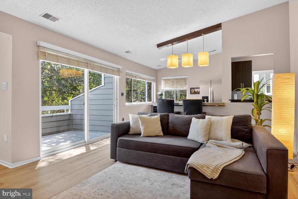 1933 VILLARIDGE DRIVE B 1933B