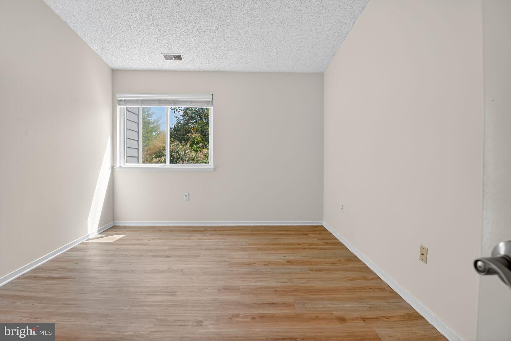 1933 VILLARIDGE DRIVE B 1933B