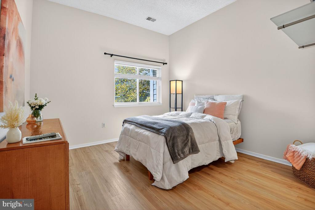 1933 VILLARIDGE DRIVE B 1933B