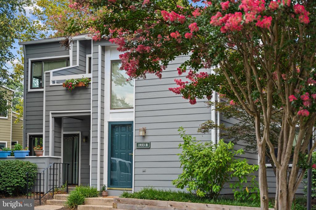 1933 VILLARIDGE DRIVE B 1933B