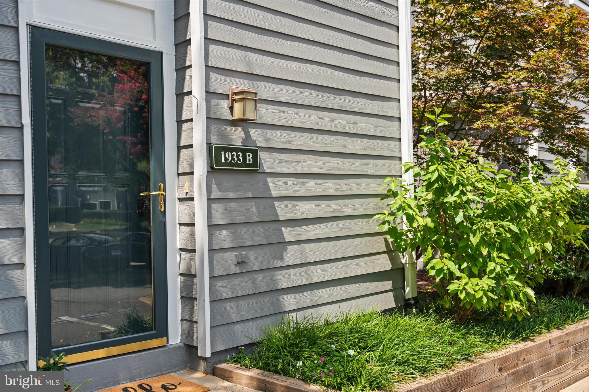 1933 VILLARIDGE DRIVE B 1933B