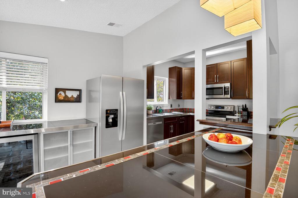 1933 VILLARIDGE DRIVE B 1933B