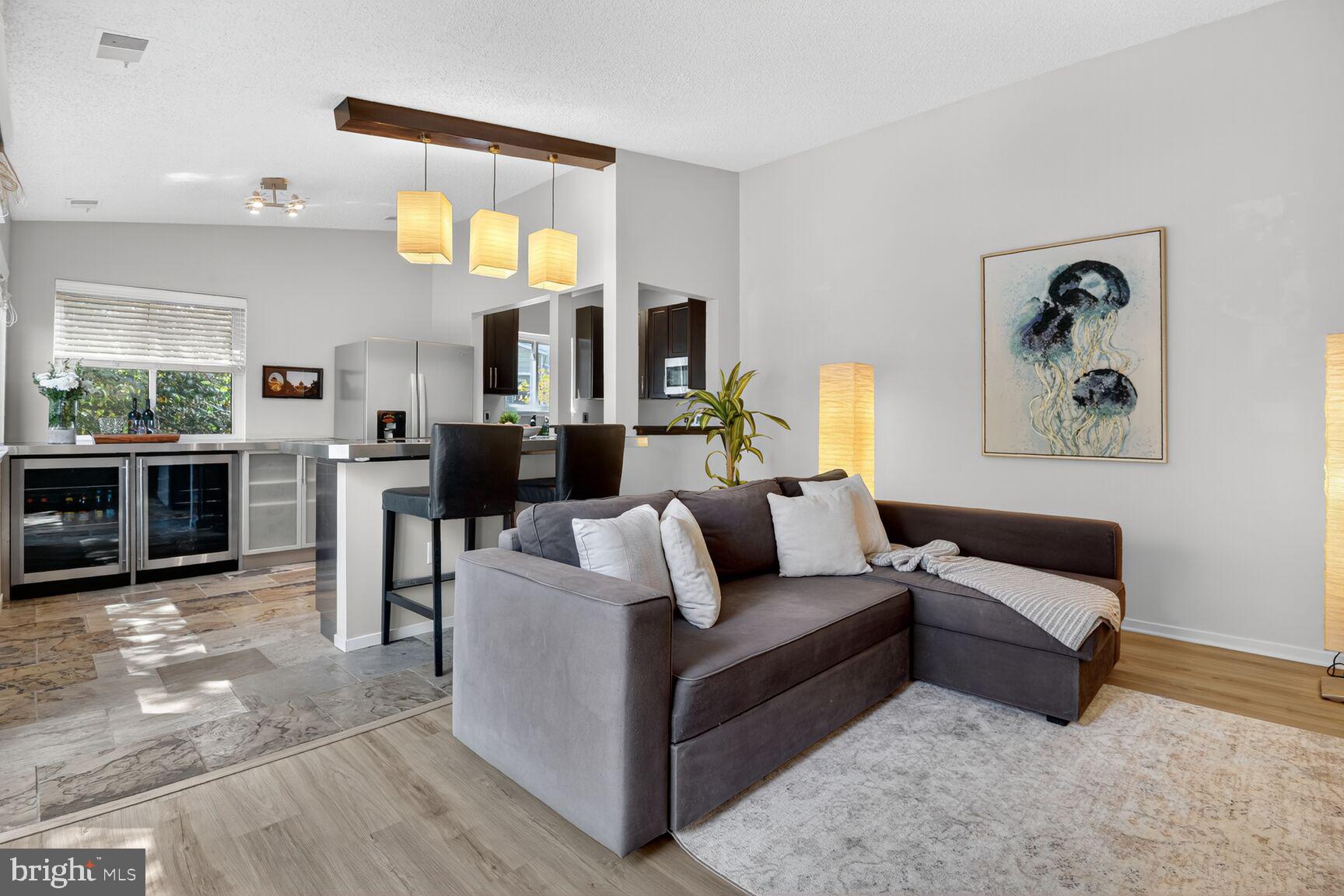 1933 VILLARIDGE DRIVE B 1933B