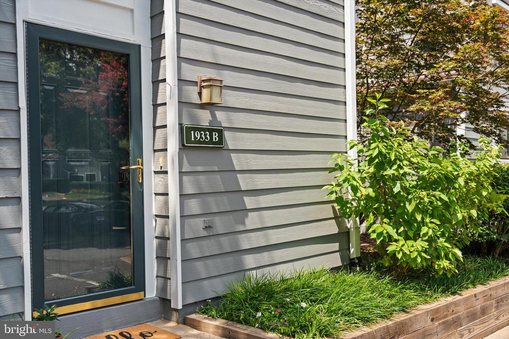 1933 VILLARIDGE DRIVE B 1933B