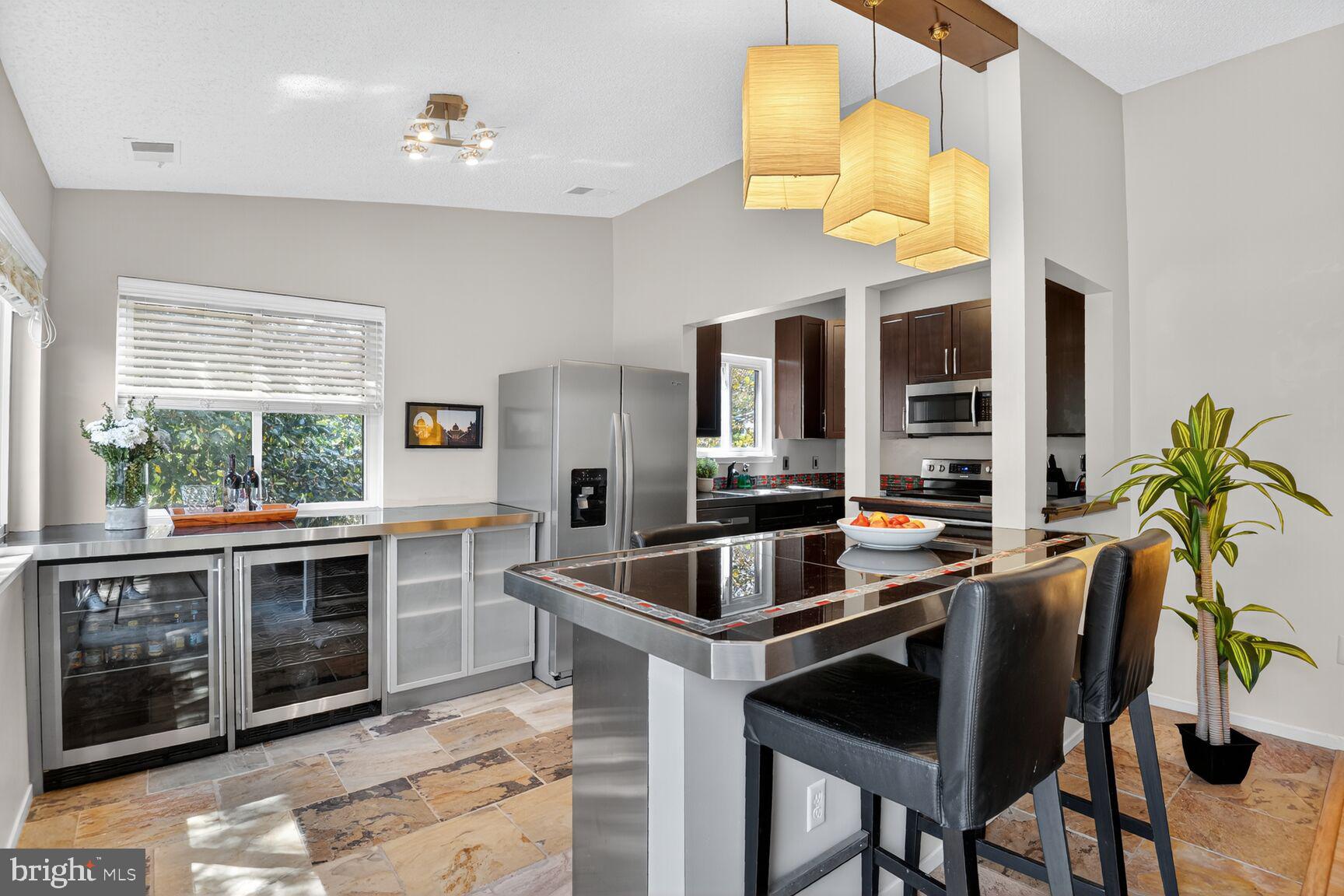 1933 VILLARIDGE DRIVE B 1933B