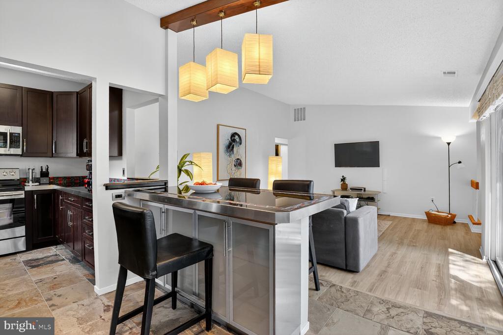 1933 VILLARIDGE DRIVE B 1933B
