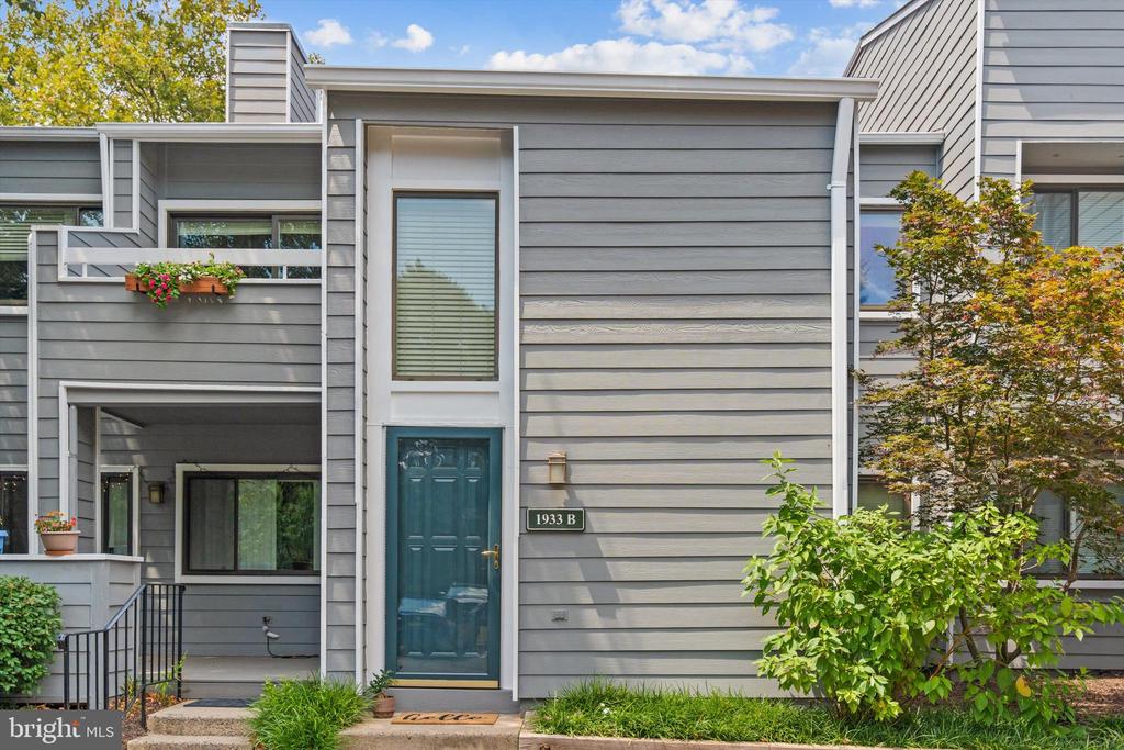 1933 VILLARIDGE DRIVE B 1933B