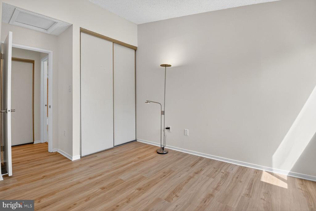1933 VILLARIDGE DRIVE B 1933B