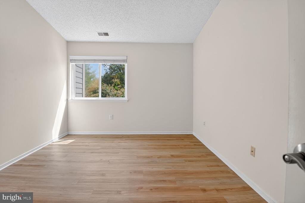 1933 VILLARIDGE DRIVE B 1933B