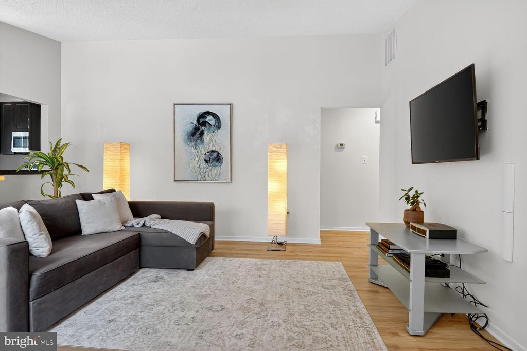 1933 VILLARIDGE DRIVE B 1933B