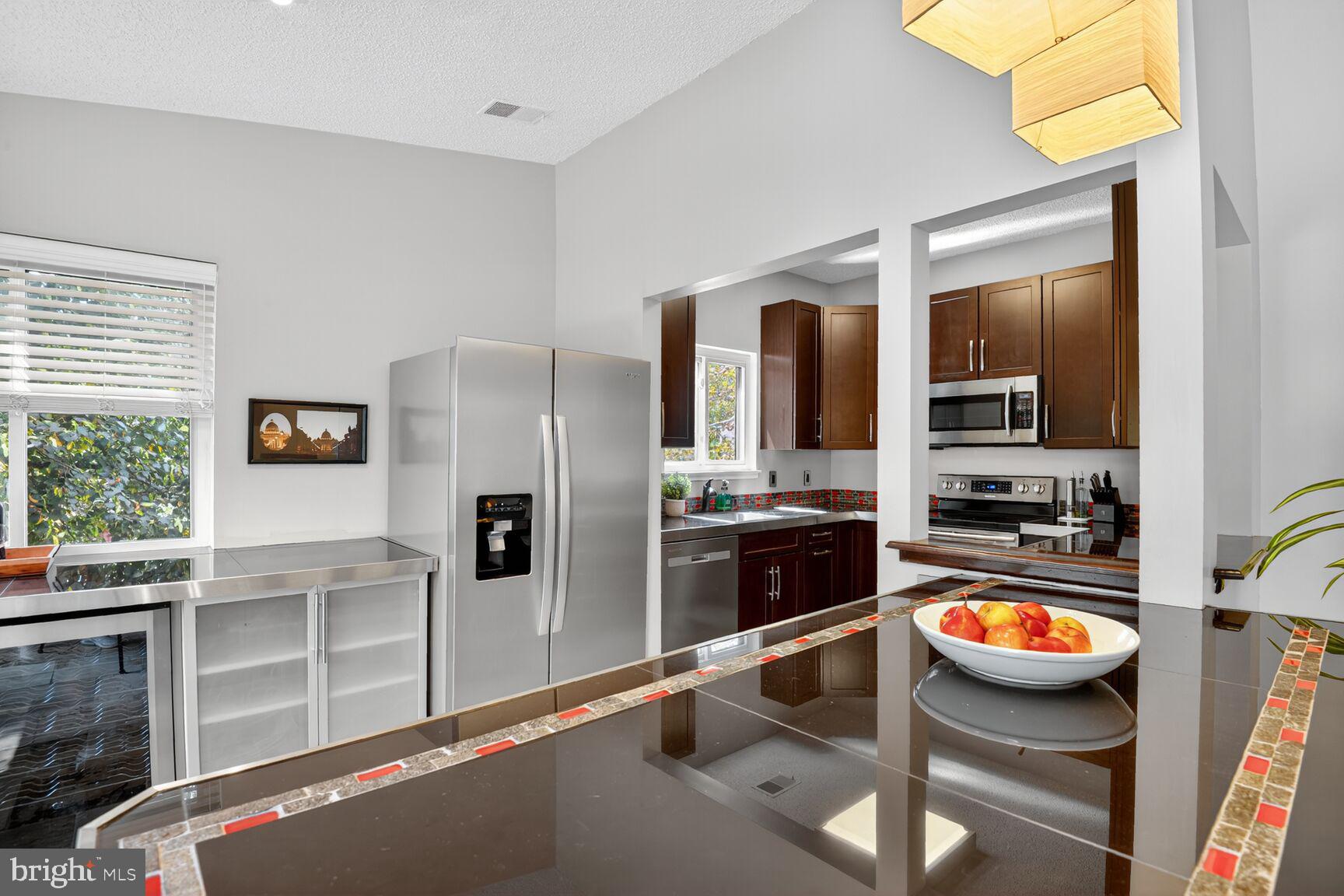 1933 VILLARIDGE DRIVE B 1933B