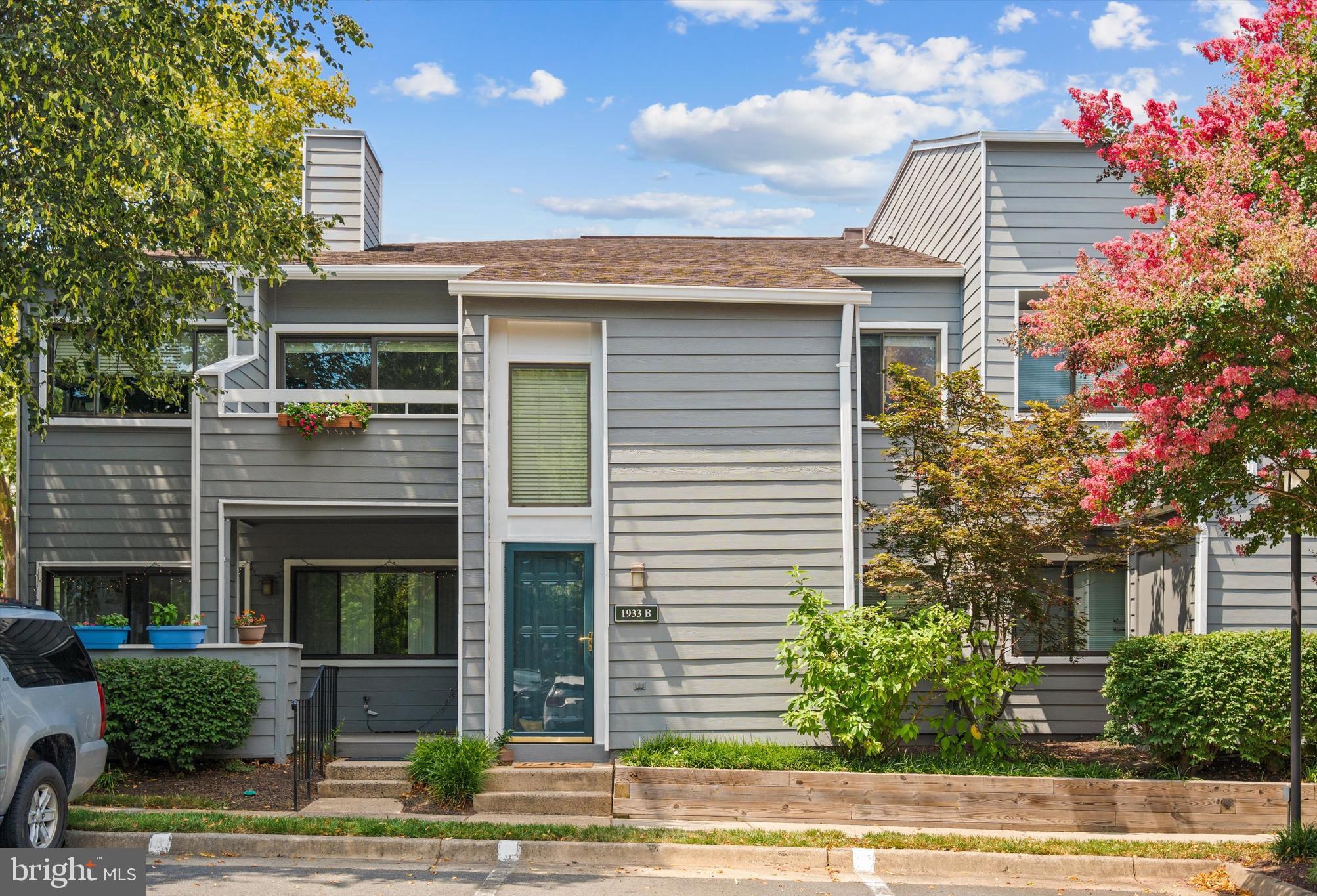 1933 VILLARIDGE DRIVE B 1933B