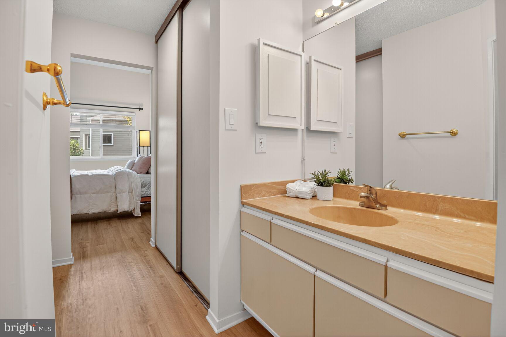 1933 VILLARIDGE DRIVE B 1933B