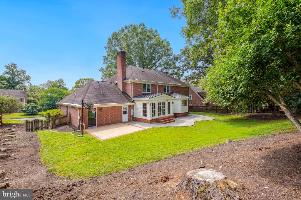 1210 SUFFIELD DRIVE