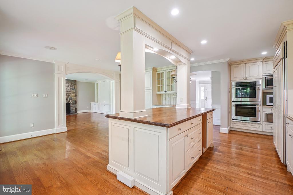 1210 SUFFIELD DRIVE