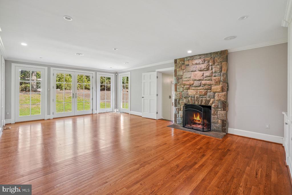1210 SUFFIELD DRIVE