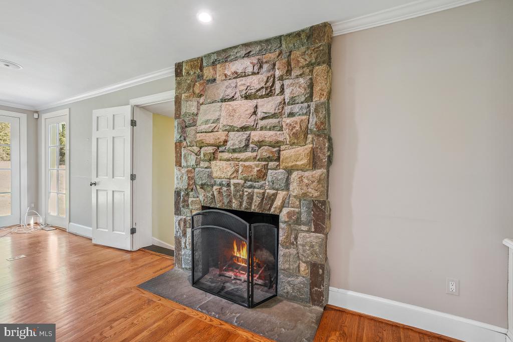 1210 SUFFIELD DRIVE