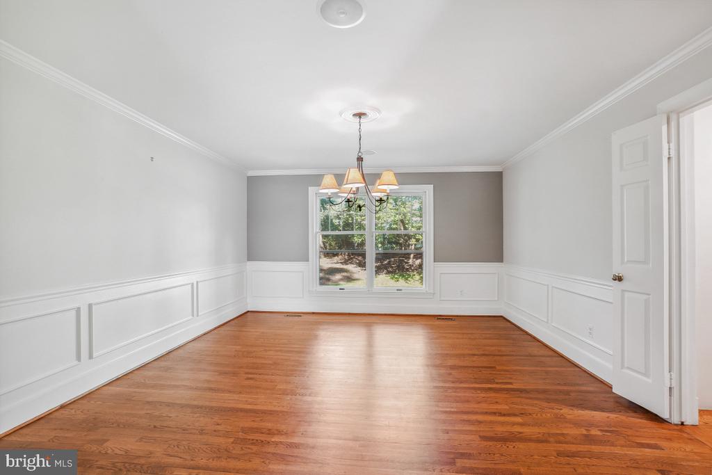 1210 SUFFIELD DRIVE