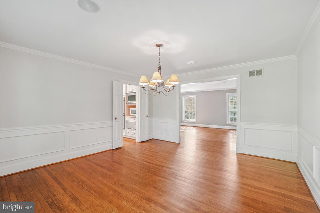 1210 SUFFIELD DRIVE