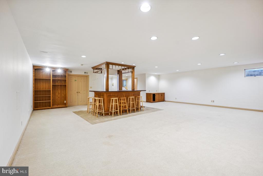 1210 SUFFIELD DRIVE