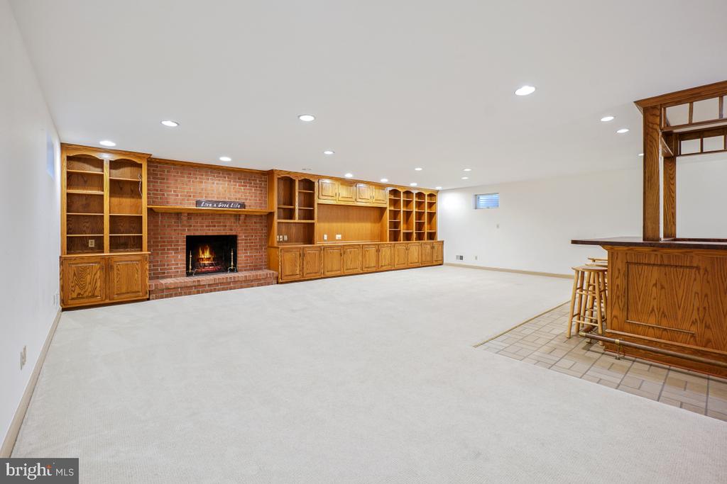 1210 SUFFIELD DRIVE