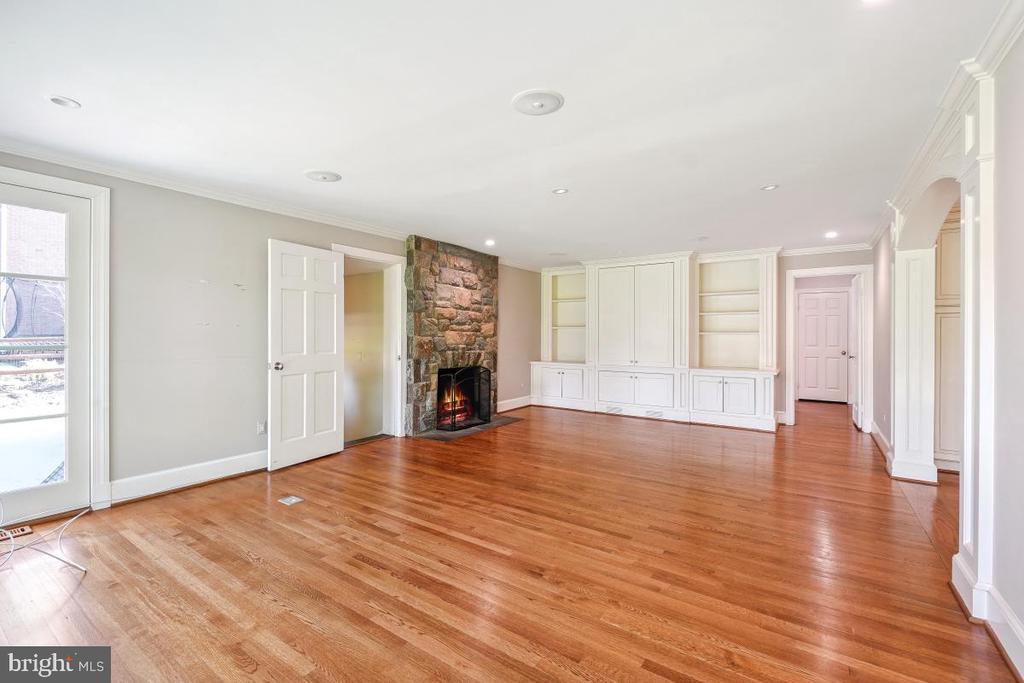 1210 SUFFIELD DRIVE