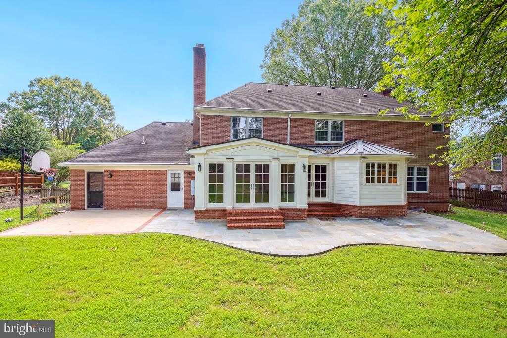 1210 SUFFIELD DRIVE
