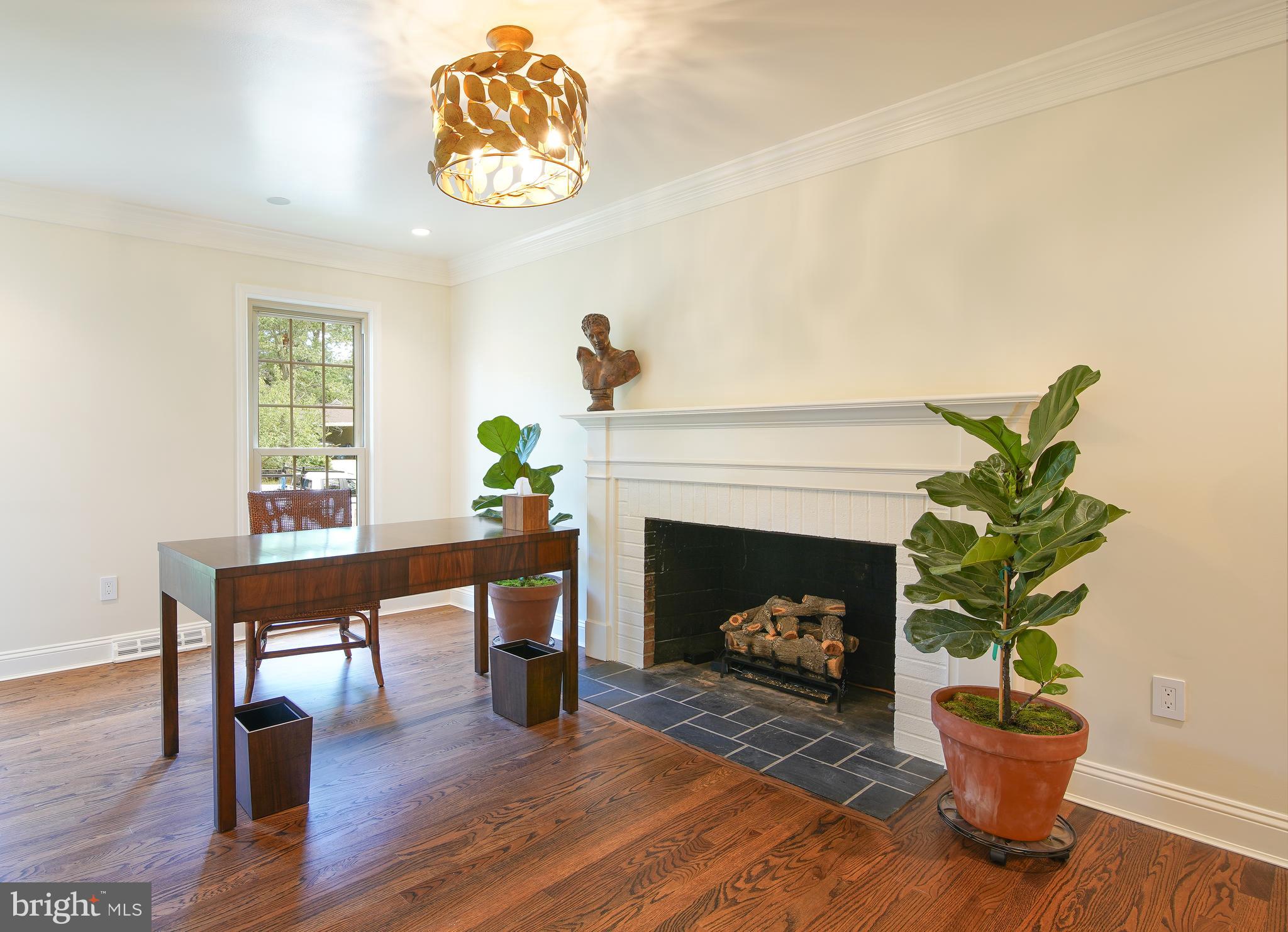 2504 W MEREDITH DRIVE