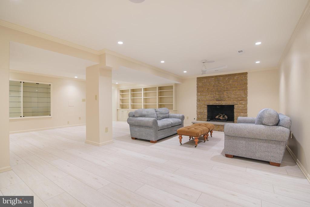 2504 W MEREDITH DRIVE