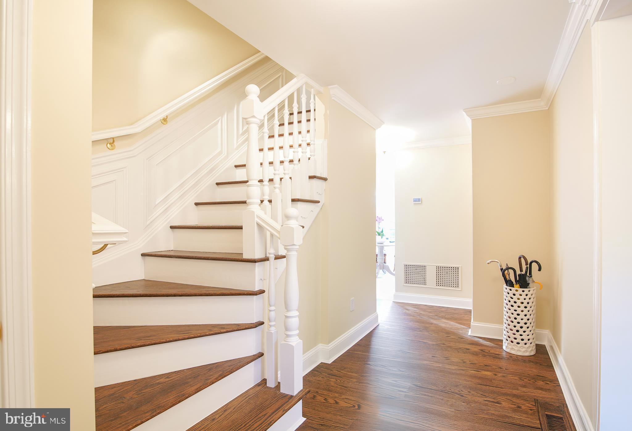 2504 W MEREDITH DRIVE