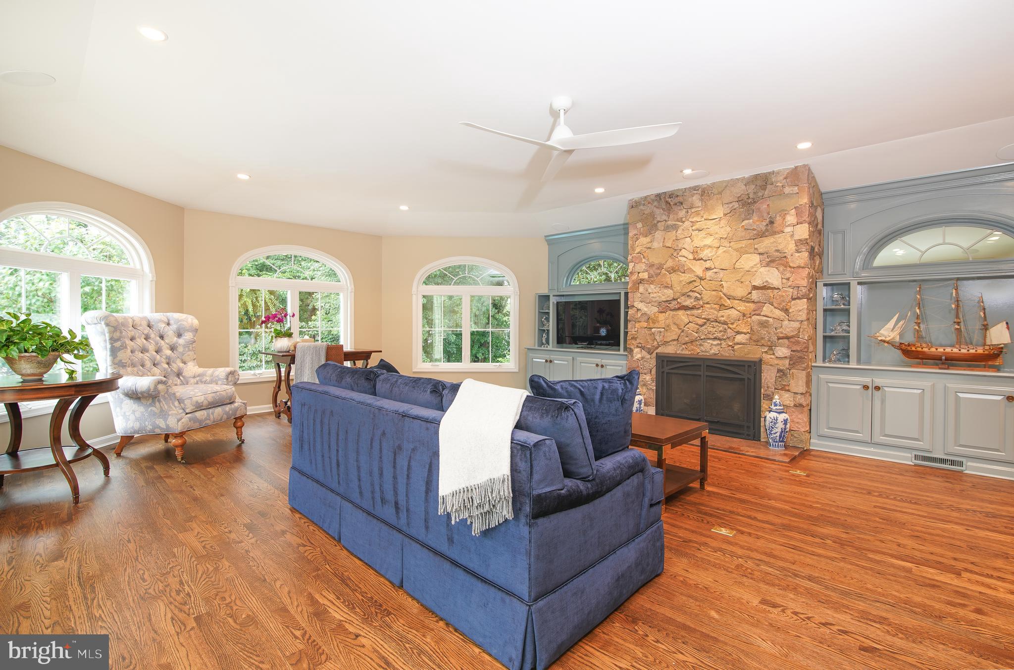 2504 W MEREDITH DRIVE