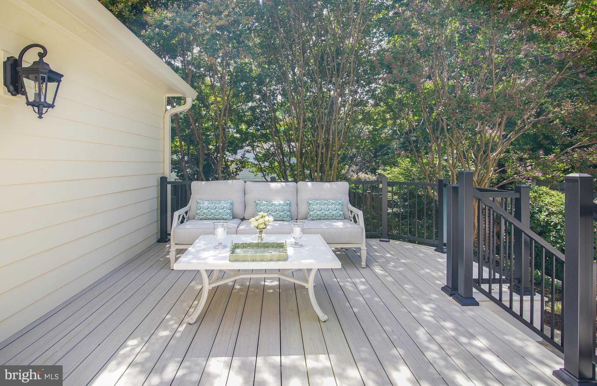 2504 W MEREDITH DRIVE