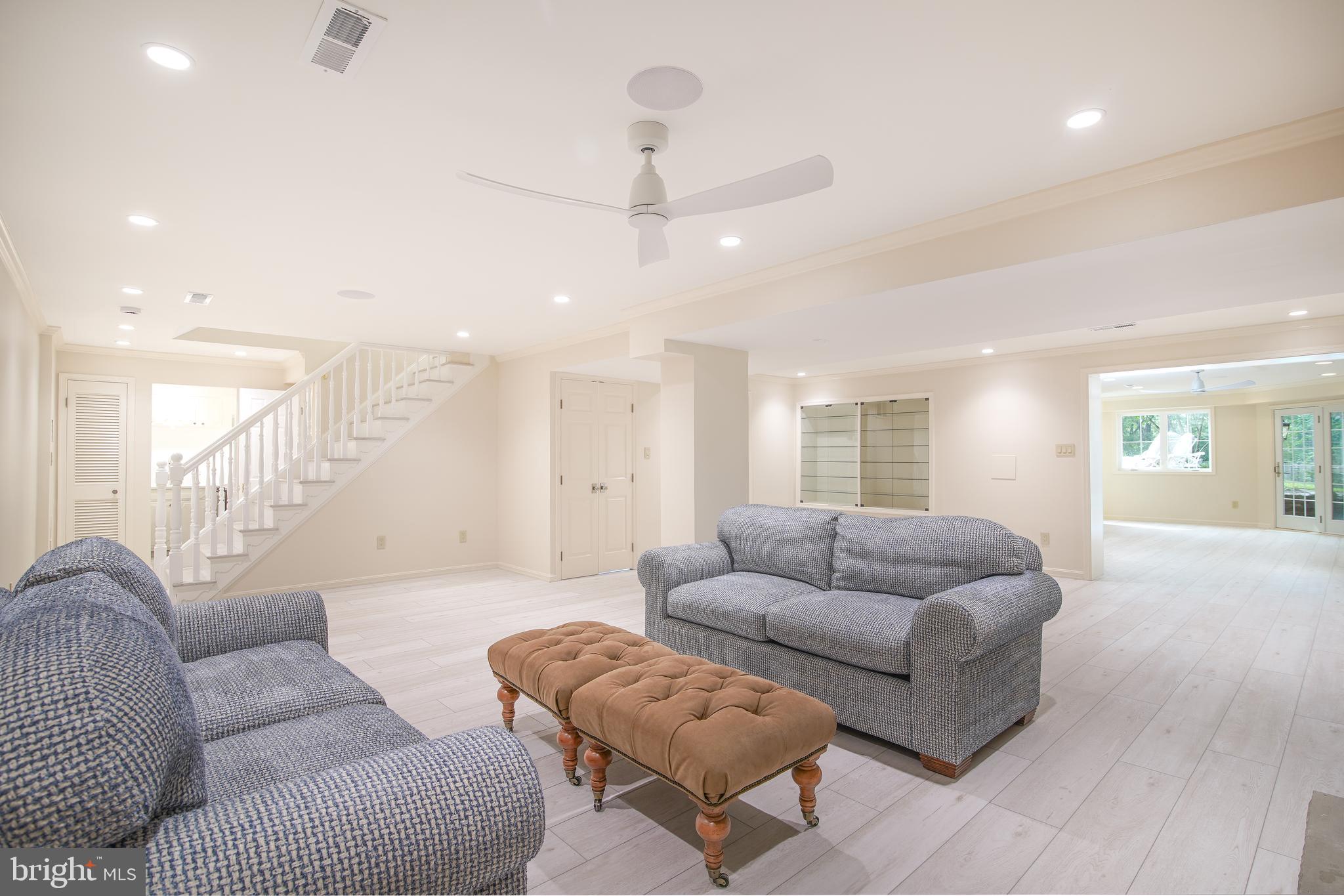 2504 W MEREDITH DRIVE