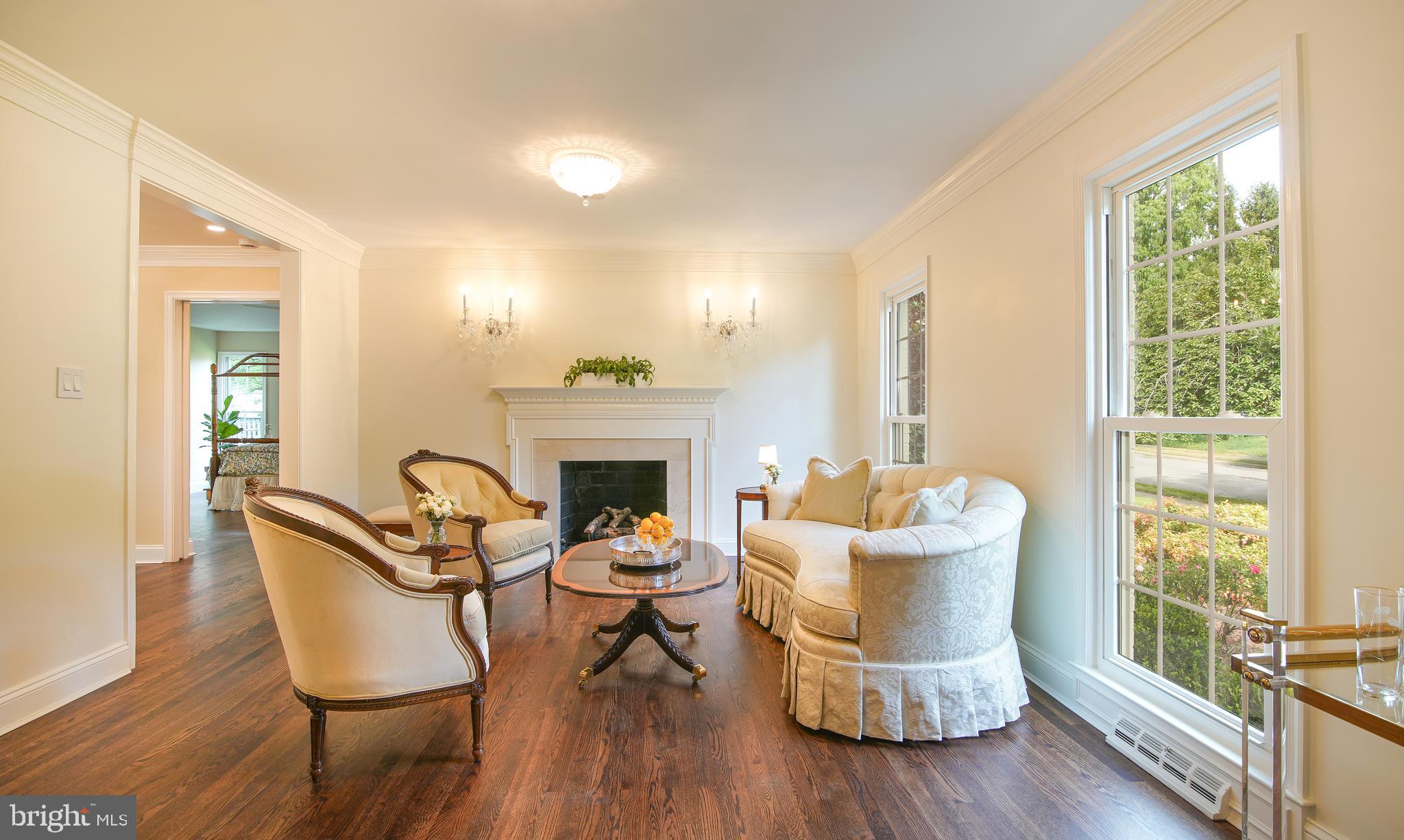 2504 W MEREDITH DRIVE