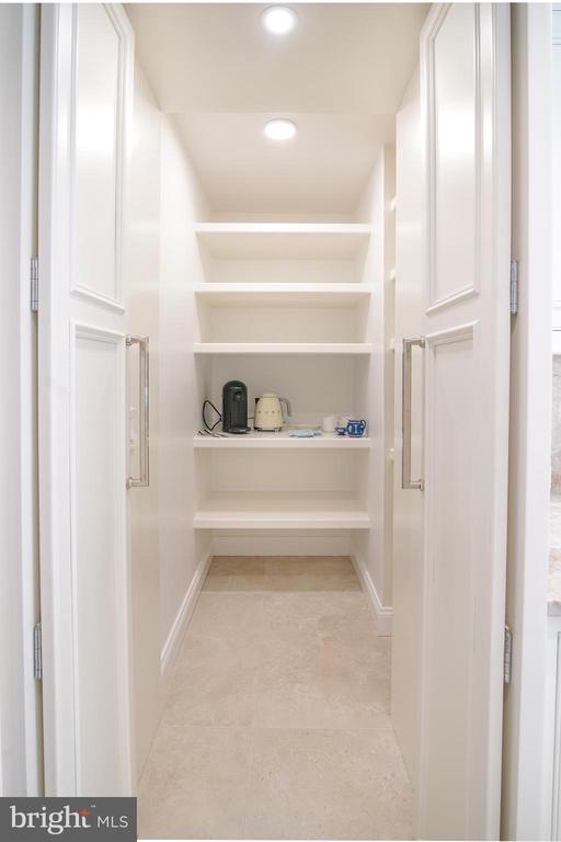 2504 W MEREDITH DRIVE