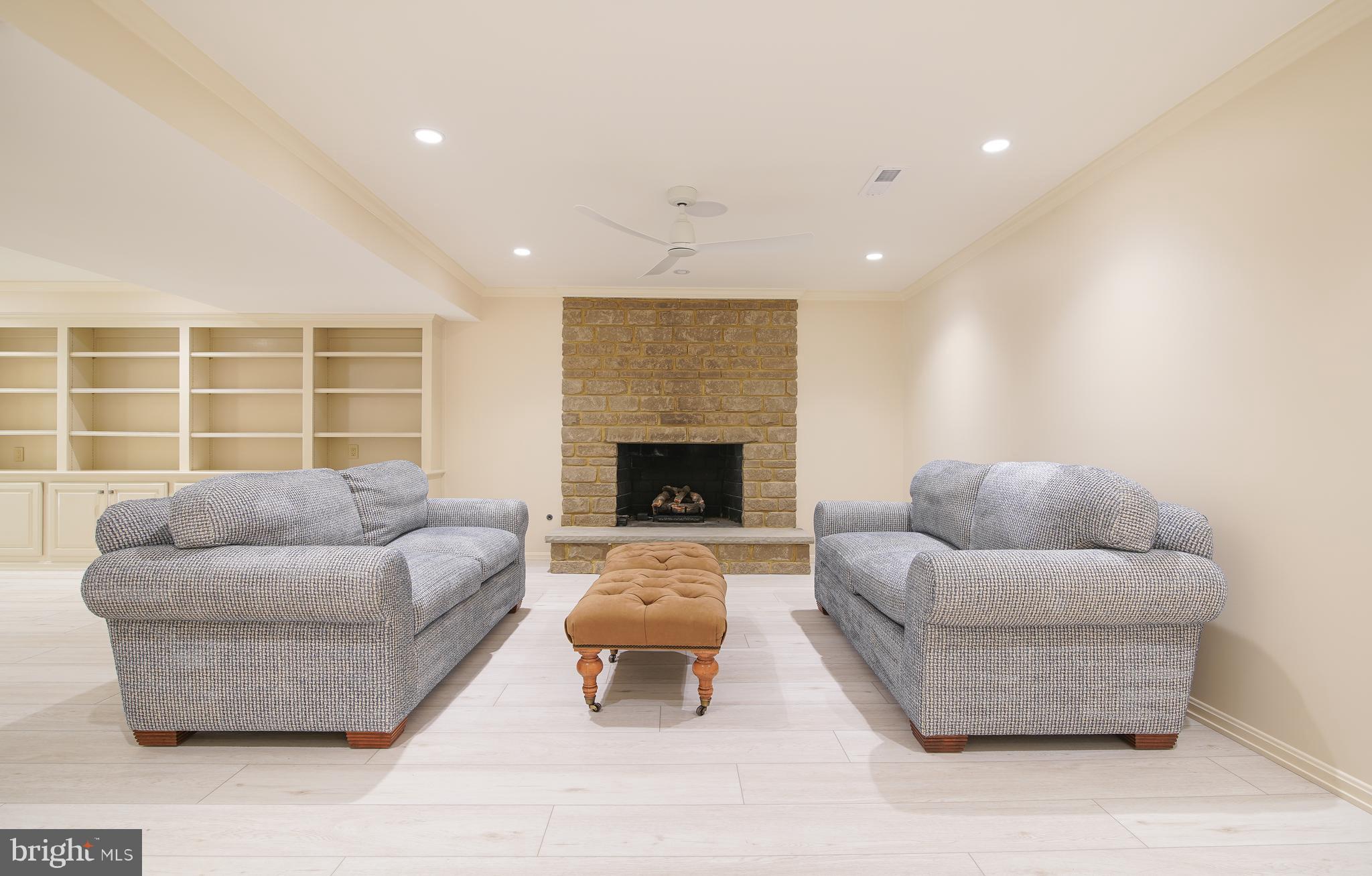 2504 W MEREDITH DRIVE