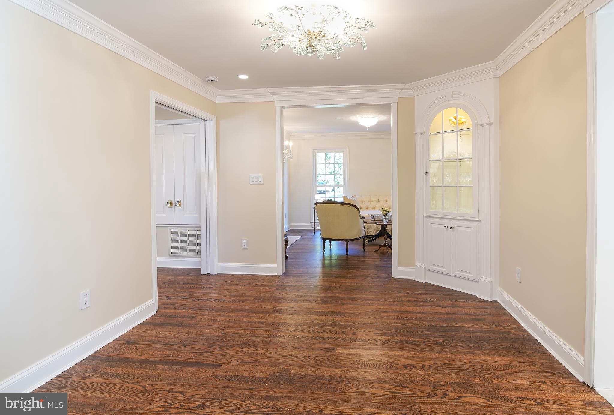 2504 W MEREDITH DRIVE