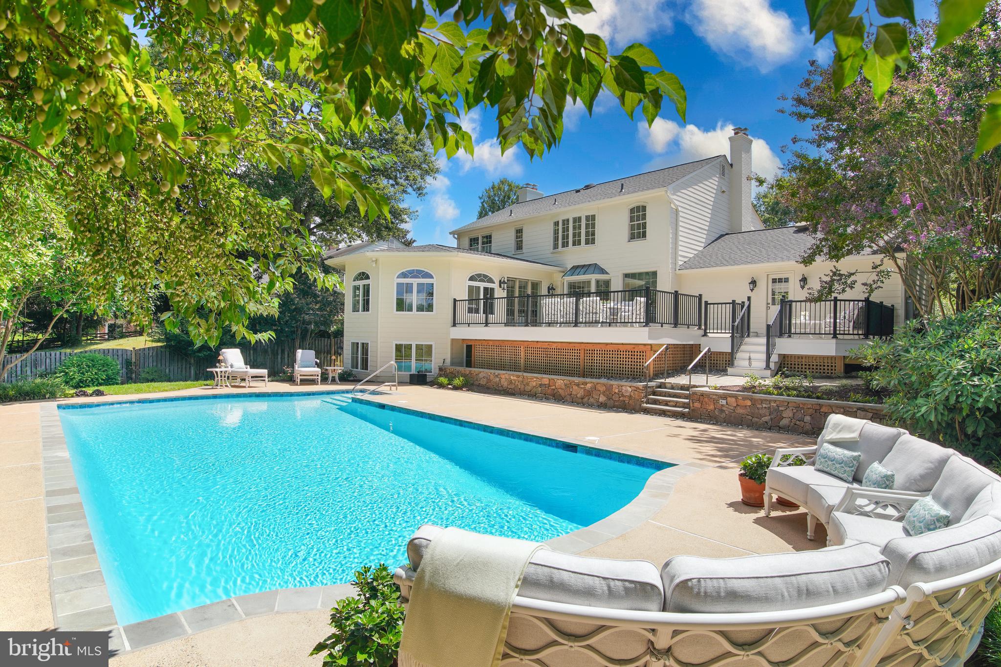 2504 W MEREDITH DRIVE