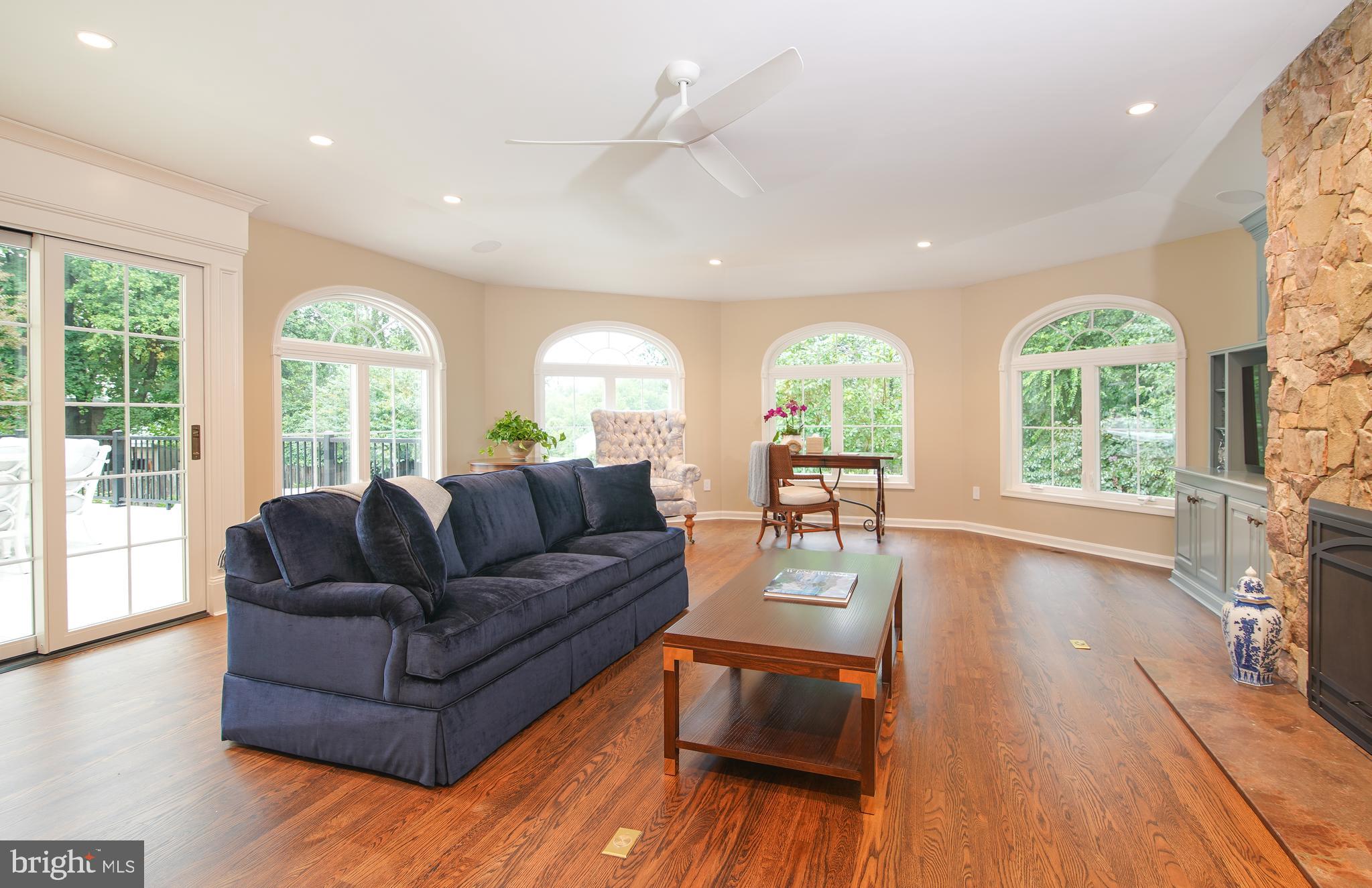 2504 W MEREDITH DRIVE