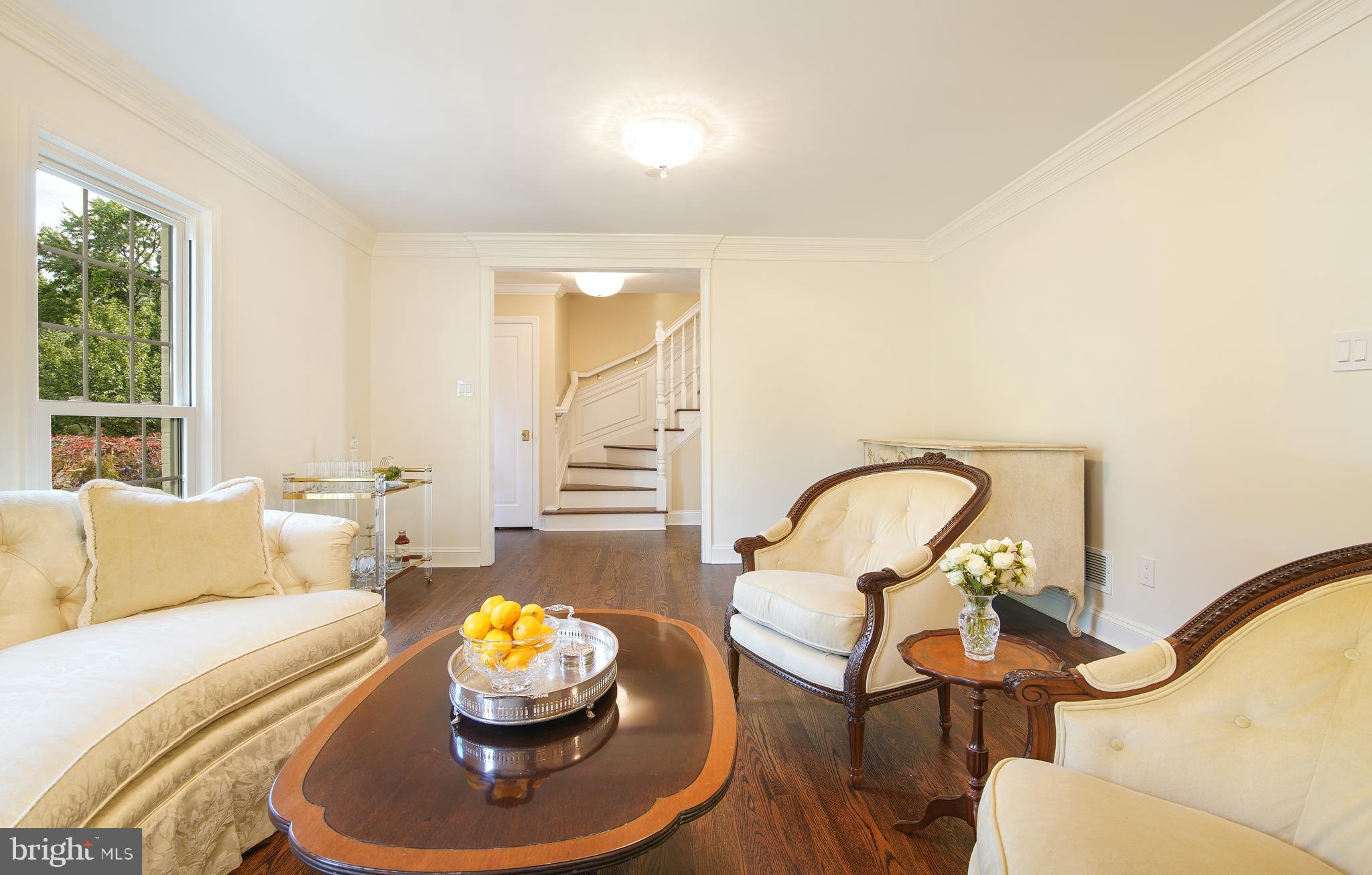 2504 W MEREDITH DRIVE