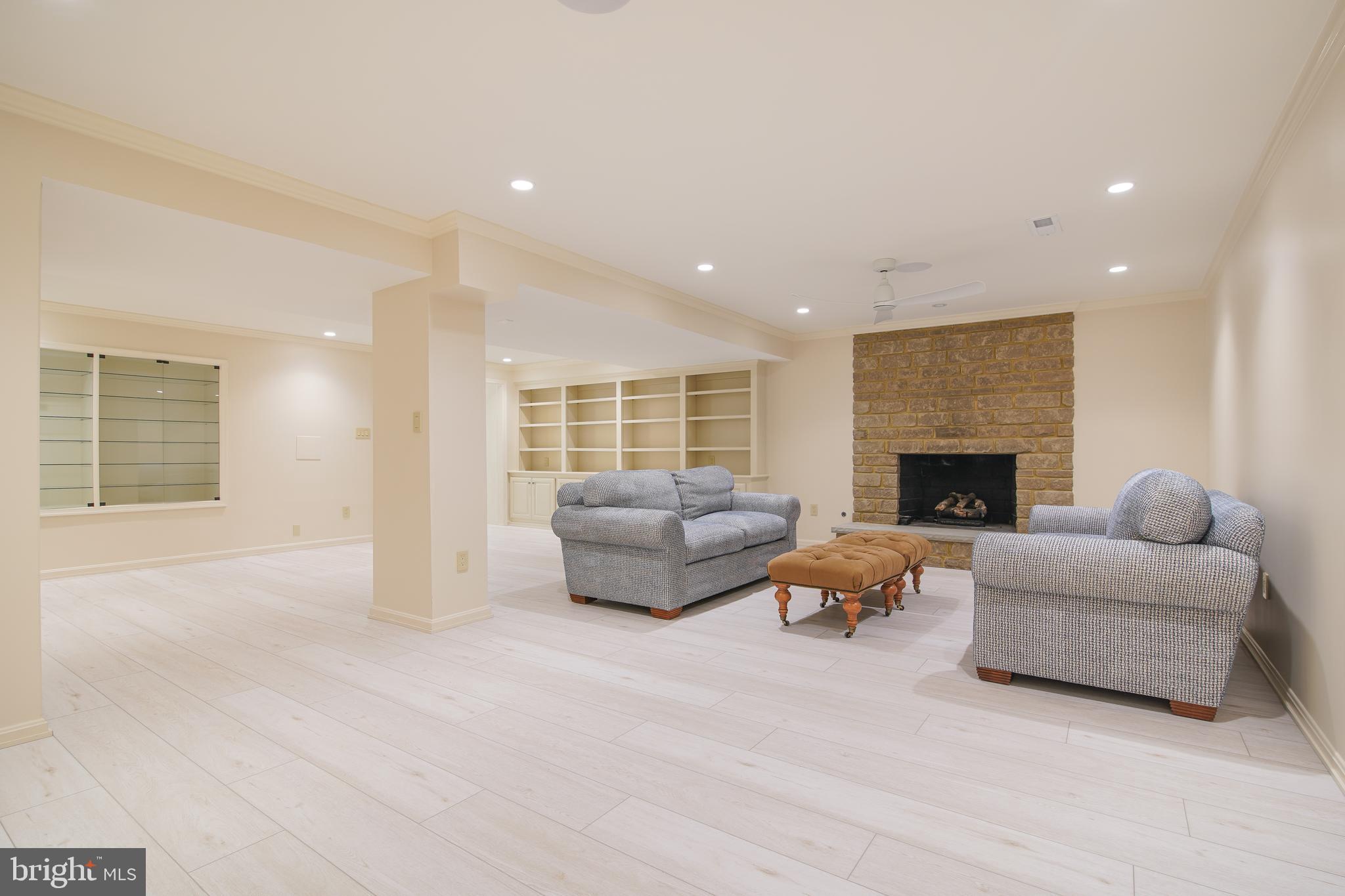 2504 W MEREDITH DRIVE