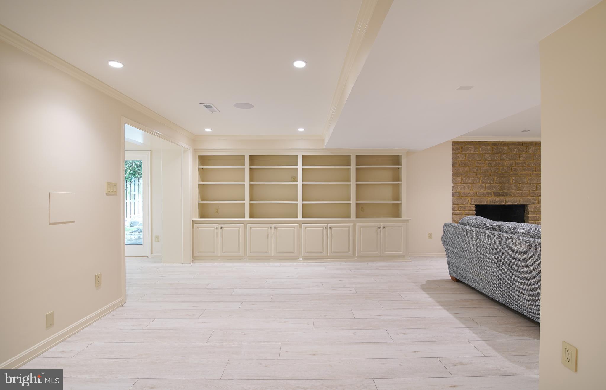 2504 W MEREDITH DRIVE