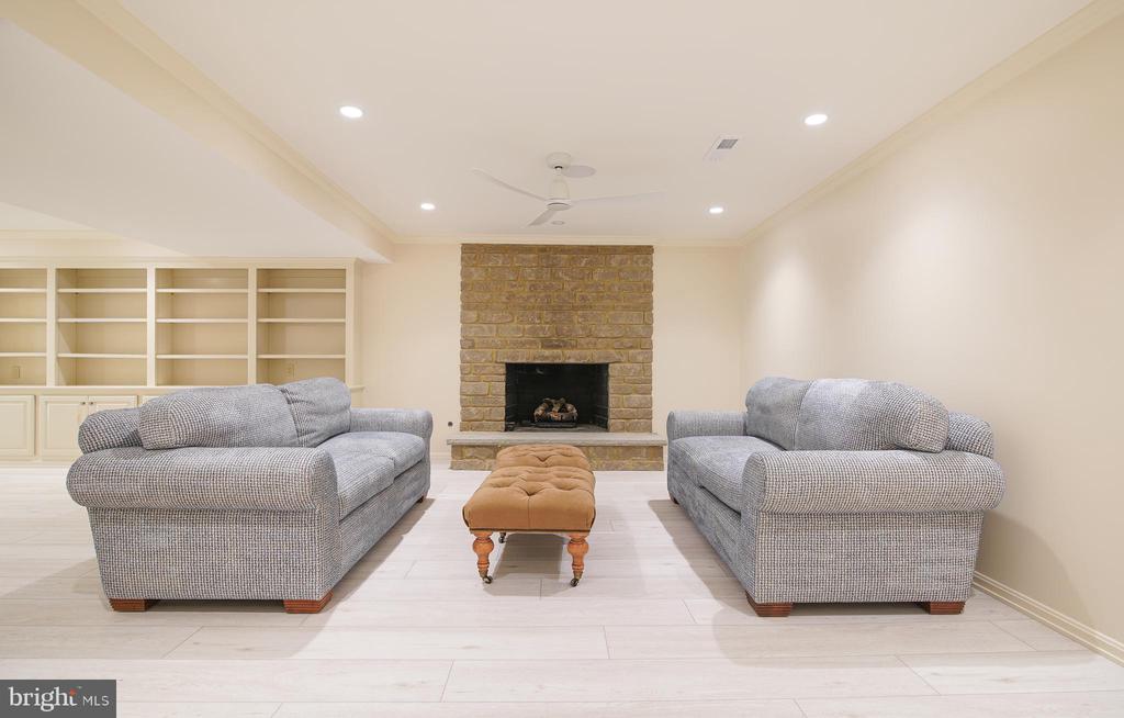 2504 W MEREDITH DRIVE
