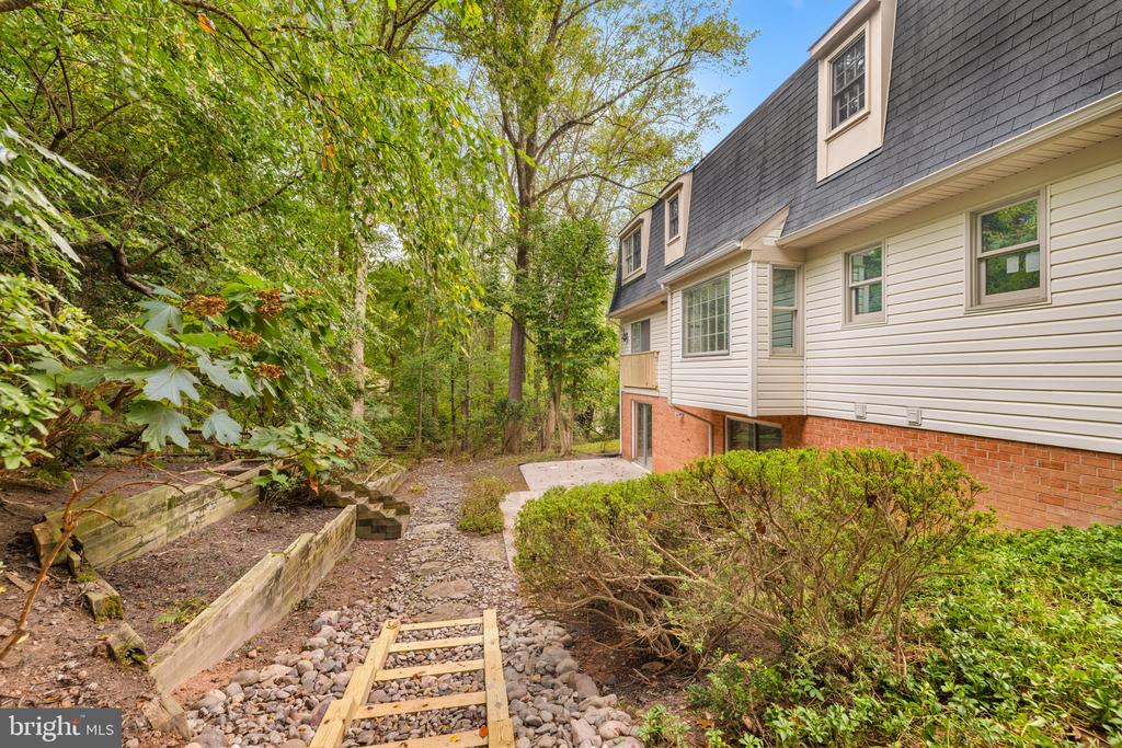 9023 STREAMVIEW LANE
