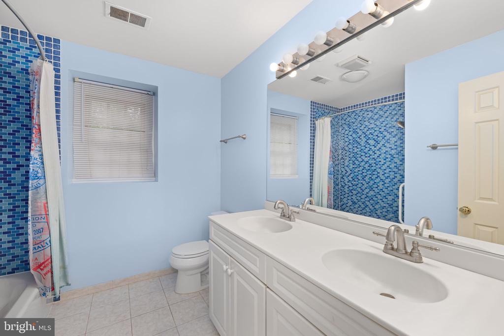 9023 STREAMVIEW LANE