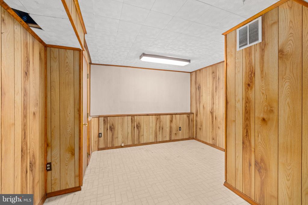 9023 STREAMVIEW LANE