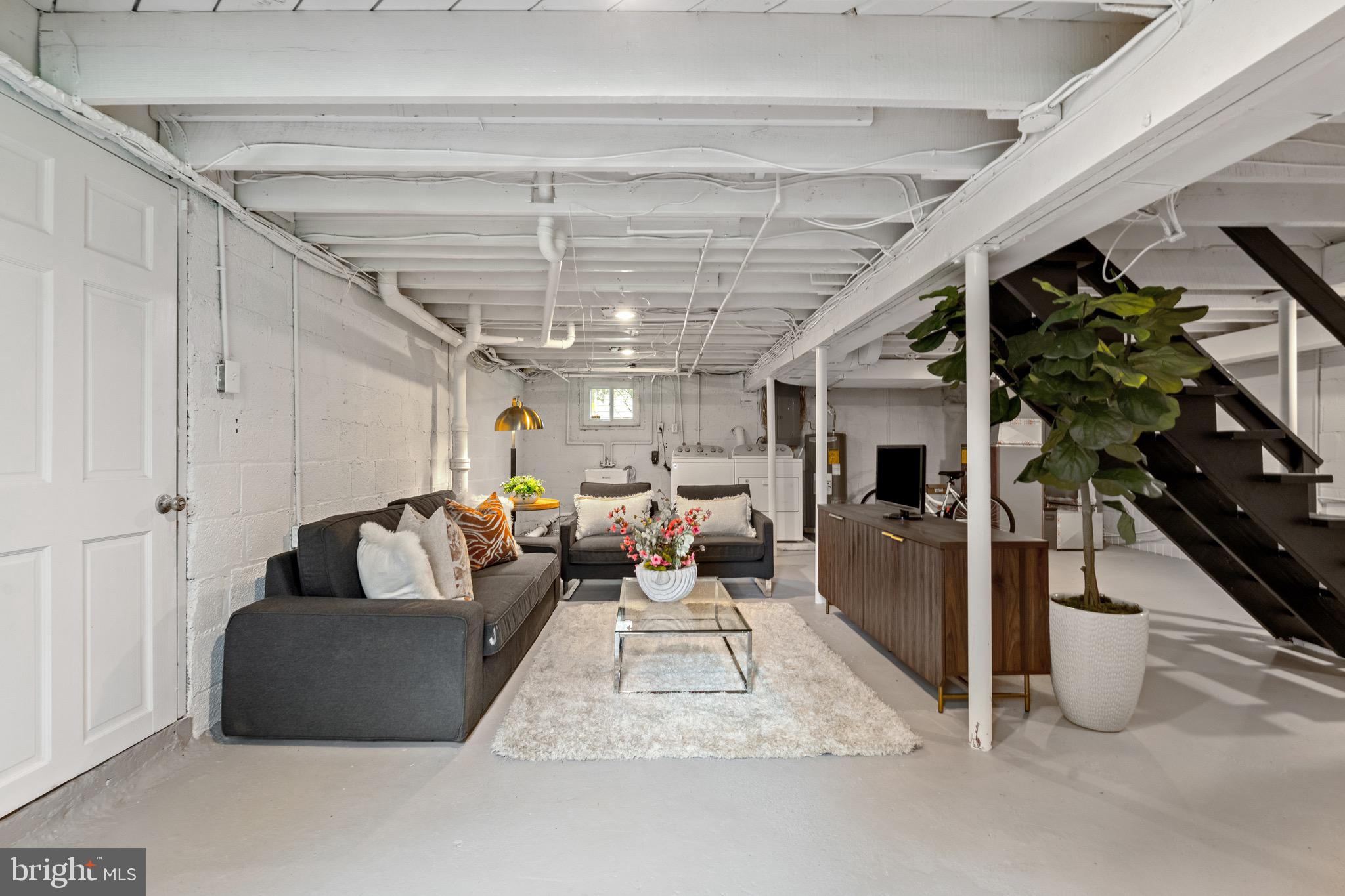 5005 ROSEMONT AVENUE