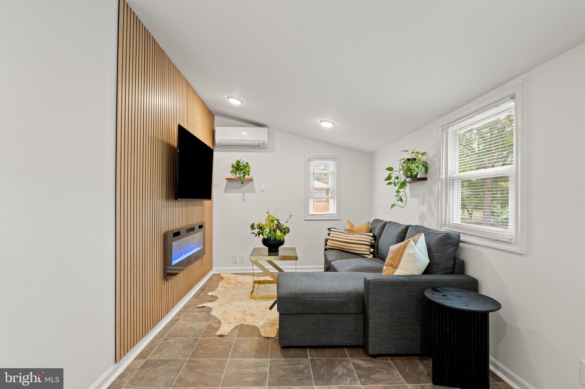 5005 ROSEMONT AVENUE