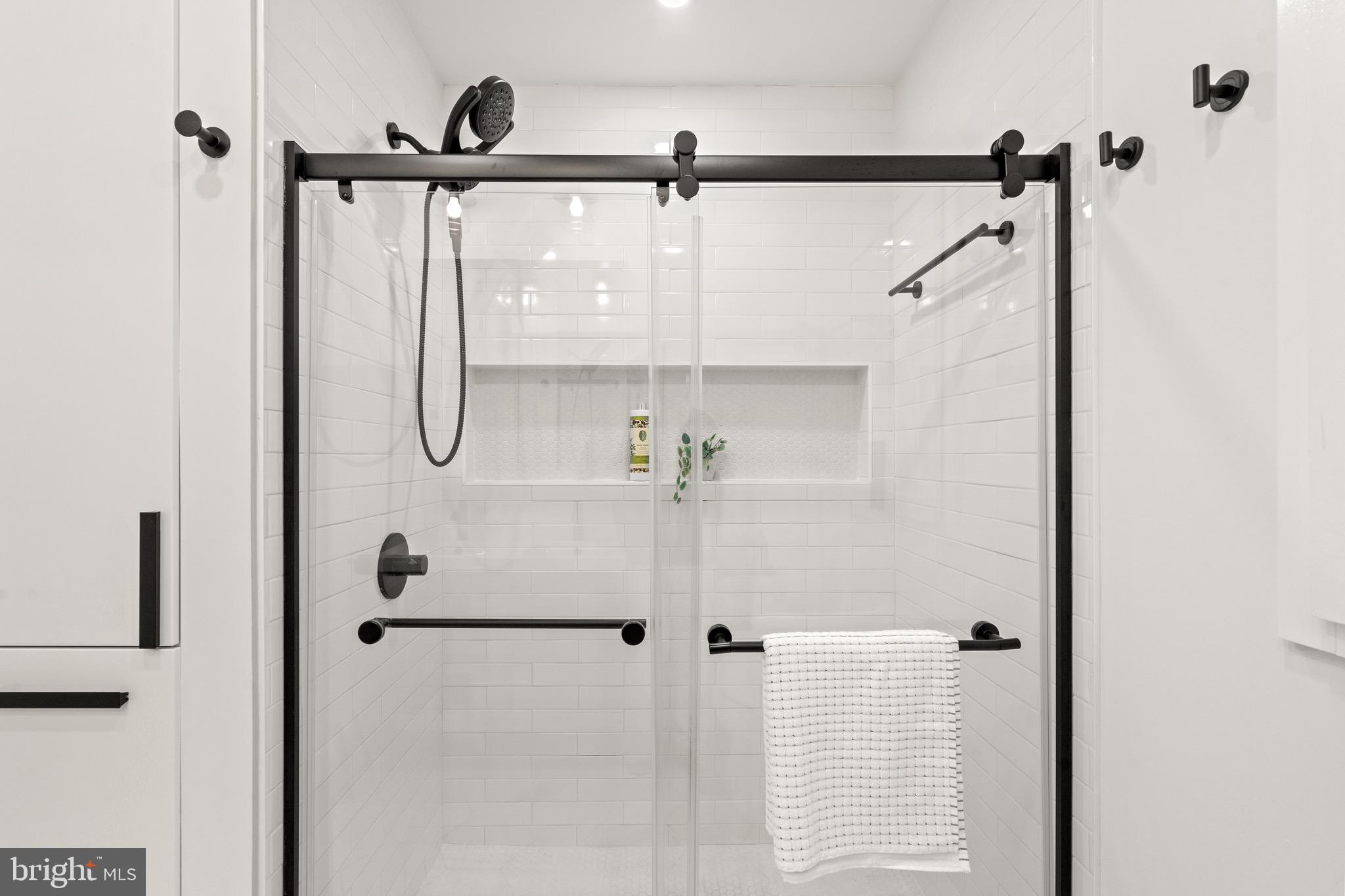 5005 ROSEMONT AVENUE