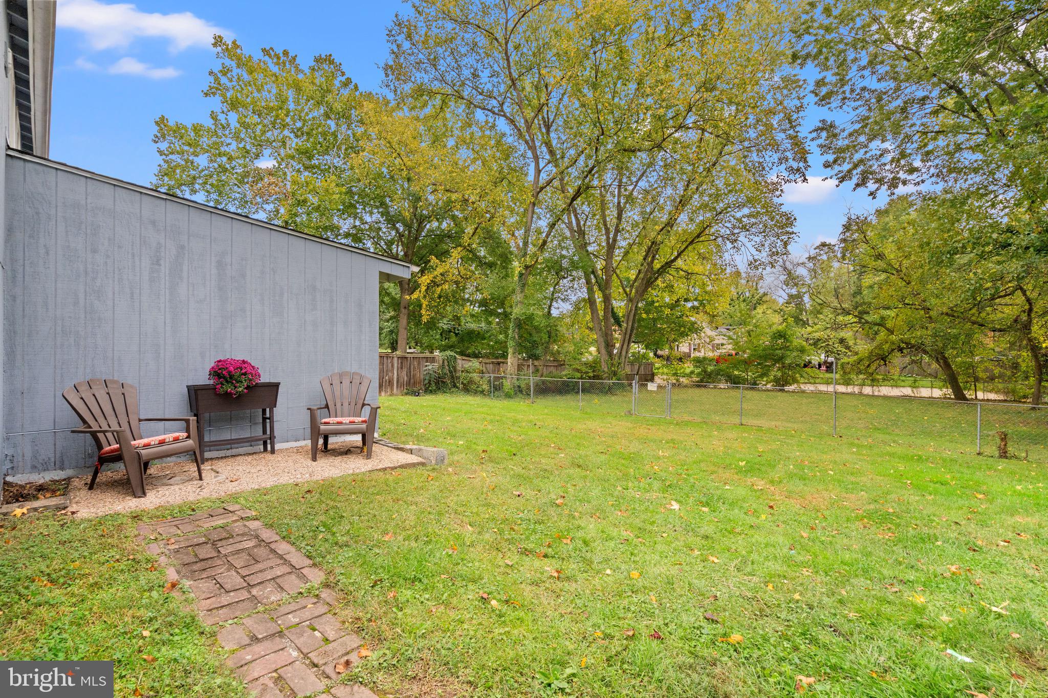 5005 ROSEMONT AVENUE